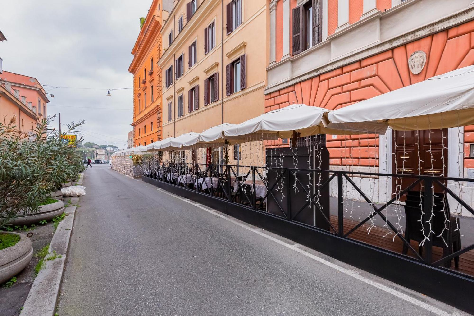 Diecipassi Dal Colosseo Roma Exterior foto